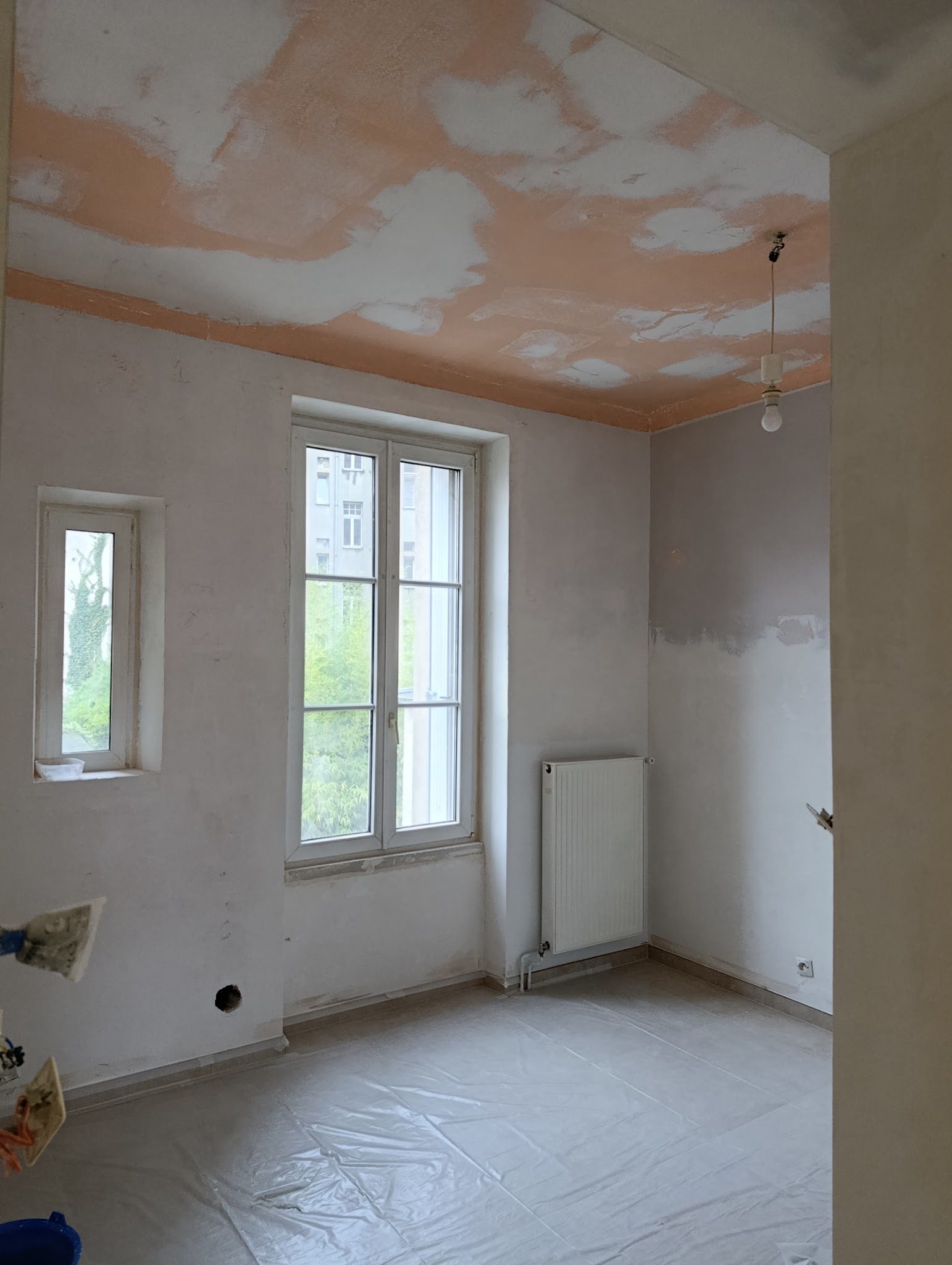 Plafond et murs repris avant la peinture